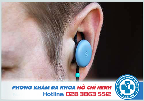 Đau nhức bên trong lỗ tai do thói quen đeo tai nghe thường xuyên