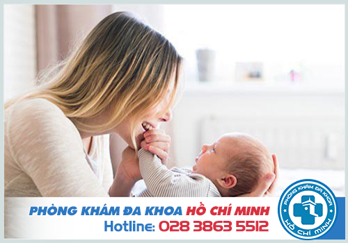 Mẹ bị sùi mào gà thì không nên cho con bú